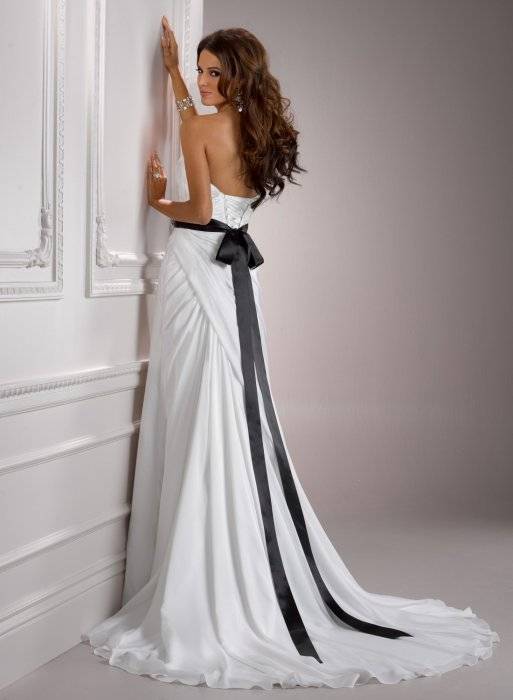 Черное платье на свадьбу: модные тенденции, этикет, приметы