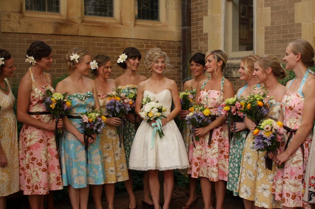 В чем пойти на свадьбу гостю — женские наряды