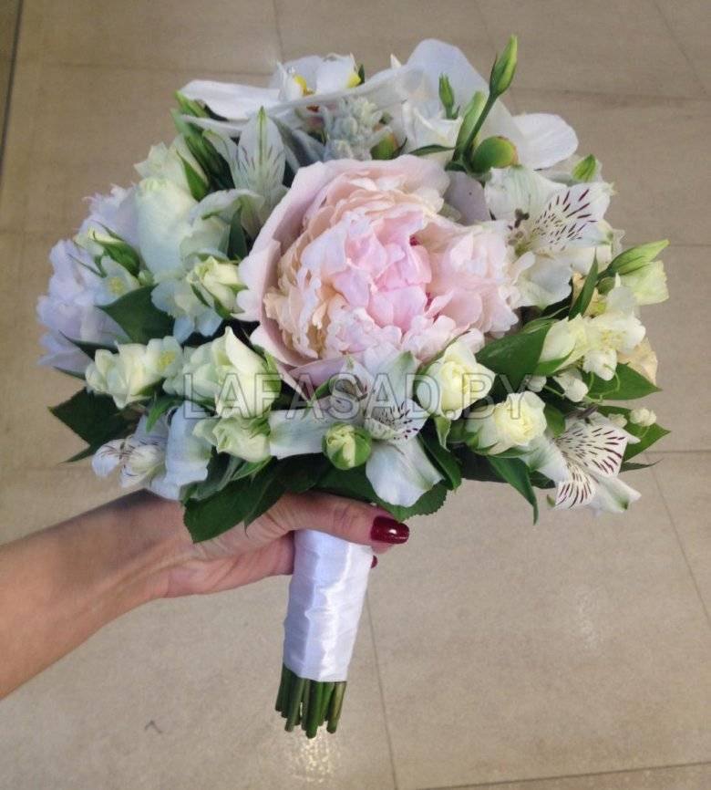Букет невесты из пионовидных роз: сочетание цветов, оформление, фото