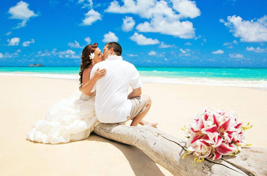 Свадебное путешествие в августе: обзор лучших мест для медового месяца