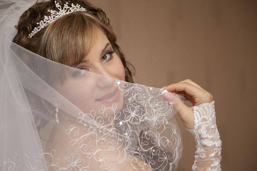 Свадебные прически с диадемой — топ лучших укладок для невесты