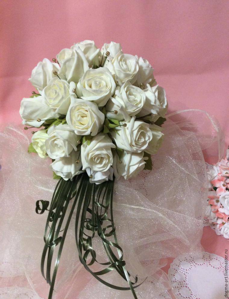 Оригинальные букет невесты из кустовых роз