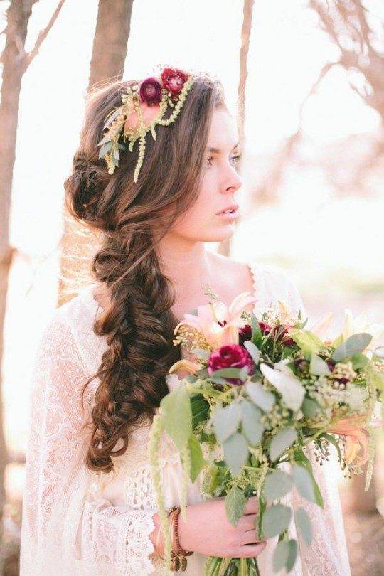 Прически с живыми цветами украшение на свадьбу на длинные и средние волосы