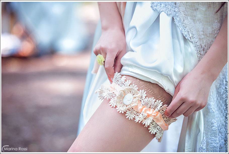 Сколько подвязок должно быть у невесты в [2019] на свадьбе? – традиции & особенности аксессуара